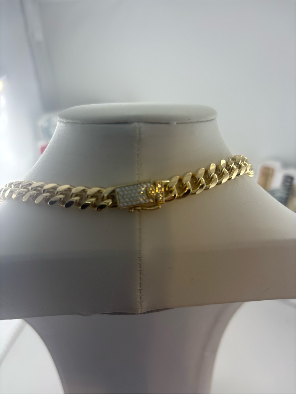 Classic Gold Cuban Link Necklace for Men 22 inches chain - Picture 4 of 4
